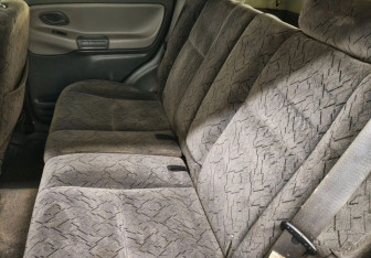 Подержанный автомобиль Chevrolet Tracker 2003 года (12 фото)
