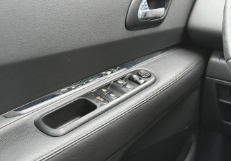 Подержанный автомобиль Peugeot 3008 2011 года (15 фото)