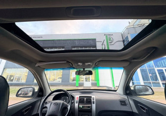 Подержанный автомобиль Hyundai Tucson 2007 года (16 фото)