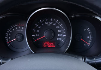 Подержанный автомобиль Kia Rio Sedan 2016 года (12 фото)