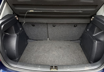 Подержанный автомобиль Skoda Fabia Hatchback 2010 года (15 фото)