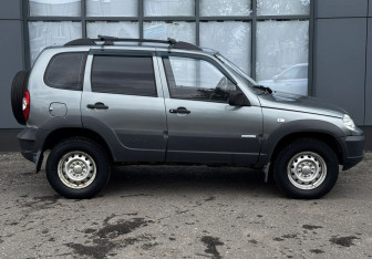 Подержанный автомобиль Chevrolet Niva 2011 года (4 фото)