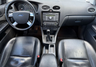 Подержанный автомобиль Ford Focus Sedan 2007 года (9 фото)