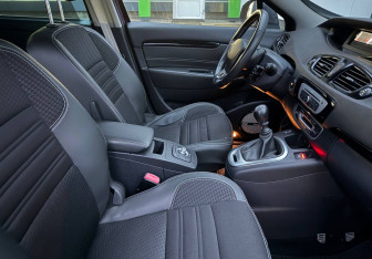 Подержанный автомобиль Renault Scenic 2015 года (9 фото)