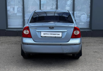 Подержанный автомобиль Ford Focus Sedan 2007 года (8 фото)