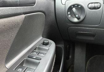 Подержанный автомобиль Volkswagen Golf Hatchback 2008 года (15 фото)