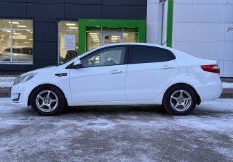 Подержанный автомобиль Kia Rio Sedan 2013 года (8 фото)