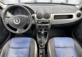 Подержанный автомобиль Renault Logan Sedan 2010 года (10 фото)