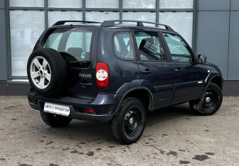 Подержанный автомобиль Chevrolet Niva 2013 года (6 фото)