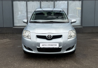 Подержанный автомобиль Toyota Auris Hatchback 2008 года (2 фото)