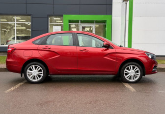 Подержанный автомобиль LADA (ВАЗ) Vesta Sedan 2018 года (4 фото)