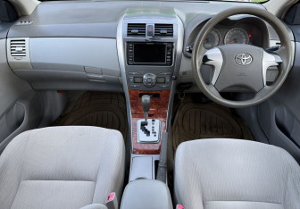 Подержанный автомобиль Toyota Corolla Sedan 2008 года (11 фото)