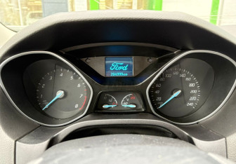 Подержанный автомобиль Ford Focus Wagon 2012 года (13 фото)