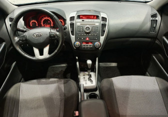 Подержанный автомобиль Kia Ceed Hatchback 2011 года (12 фото)