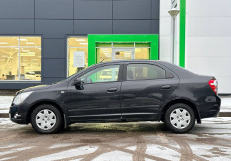 Подержанный автомобиль Chevrolet Cobalt Sedan 2013 года (8 фото)