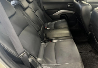Подержанный автомобиль Mitsubishi Outlander 2007 года (14 фото)