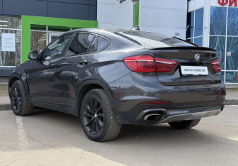 Подержанный автомобиль BMW X6 2016 года (7 фото)