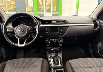 Подержанный автомобиль Kia Rio Sedan 2017 года (9 фото)