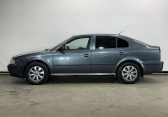 Подержанный автомобиль Skoda Octavia Liftback 2006 года (8 фото)