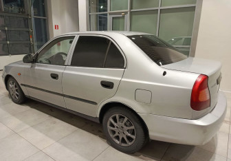 Подержанный автомобиль Hyundai Accent Sedan 2004 года (7 фото)