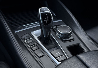 Подержанный автомобиль BMW X6 2016 года (15 фото)