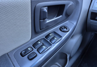 Подержанный автомобиль Kia Cerato Hatchback 2005 года (15 фото)