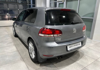 Подержанный автомобиль Volkswagen Golf Hatchback 2012 года (5 фото)