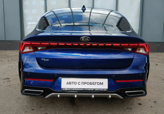Подержанный автомобиль Kia K5 2021 года (8 фото)