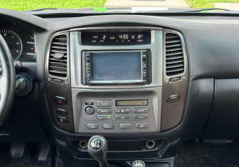 Подержанный автомобиль Toyota Land Cruiser Suv 2006 года (13 фото)