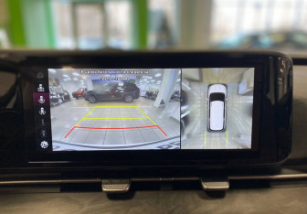 Подержанный автомобиль Kia Carnival 2023 года (17 фото)