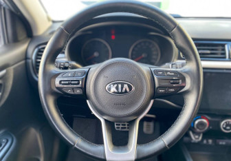 Подержанный автомобиль Kia Rio Sedan 2017 года (12 фото)