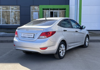 Подержанный автомобиль Hyundai Solaris Sedan 2013 года (5 фото)
