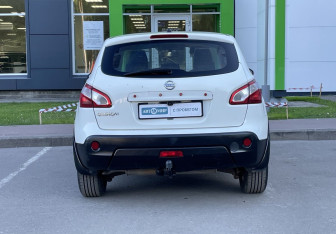 Подержанный автомобиль Nissan Qashqai 2011 года (6 фото)