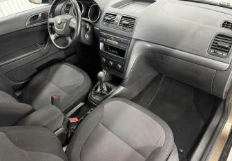 Подержанный автомобиль Skoda Yeti 2010 года (11 фото)