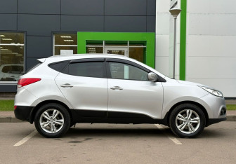 Подержанный автомобиль Hyundai ix35 2011 года (4 фото)