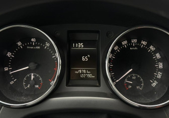 Подержанный автомобиль Skoda Yeti 2014 года (12 фото)