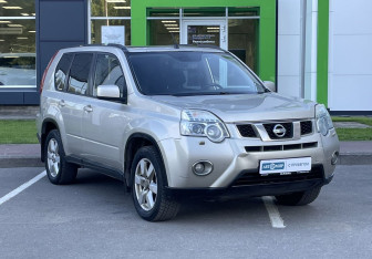 Подержанный автомобиль Nissan X-Trail 2011 года (3 фото)