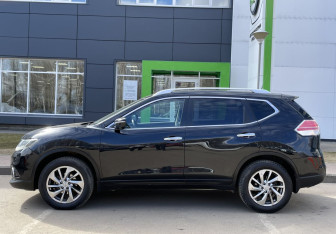 Подержанный автомобиль Nissan X-Trail 2015 года (8 фото)