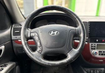 Подержанный автомобиль Hyundai Santa Fe 2009 года (11 фото)