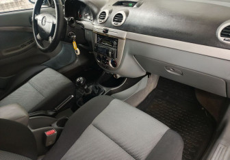 Подержанный автомобиль Chevrolet Lacetti Wagon 2008 года (14 фото)