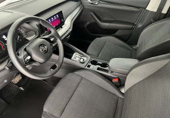 Подержанный автомобиль Skoda Octavia Liftback 2021 года (10 фото)