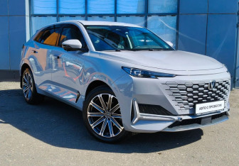 Подержанный автомобиль Changan UNI-K 2023 года (3 фото)