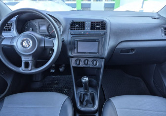 Подержанный автомобиль Volkswagen Polo Sedan 2011 года (9 фото)
