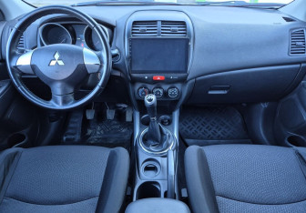 Подержанный автомобиль Mitsubishi ASX 2012 года (10 фото)