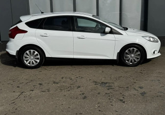 Подержанный автомобиль Ford Focus Hatchback 2014 года (4 фото)