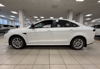 Подержанный автомобиль Kaiyi E5 2023 года (8 фото)