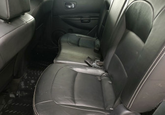 Подержанный автомобиль Nissan Qashqai+2 2011 года (15 фото)