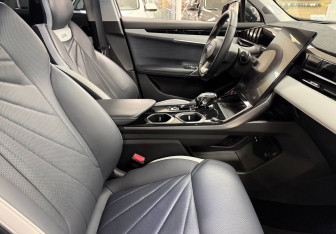 Подержанный автомобиль Geely Atlas 2023 года (10 фото)