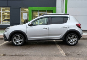 Подержанный автомобиль Renault Sandero 2020 года (8 фото)