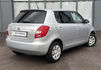 Подержанный автомобиль Skoda Fabia Hatchback 2012 года (6 фото)